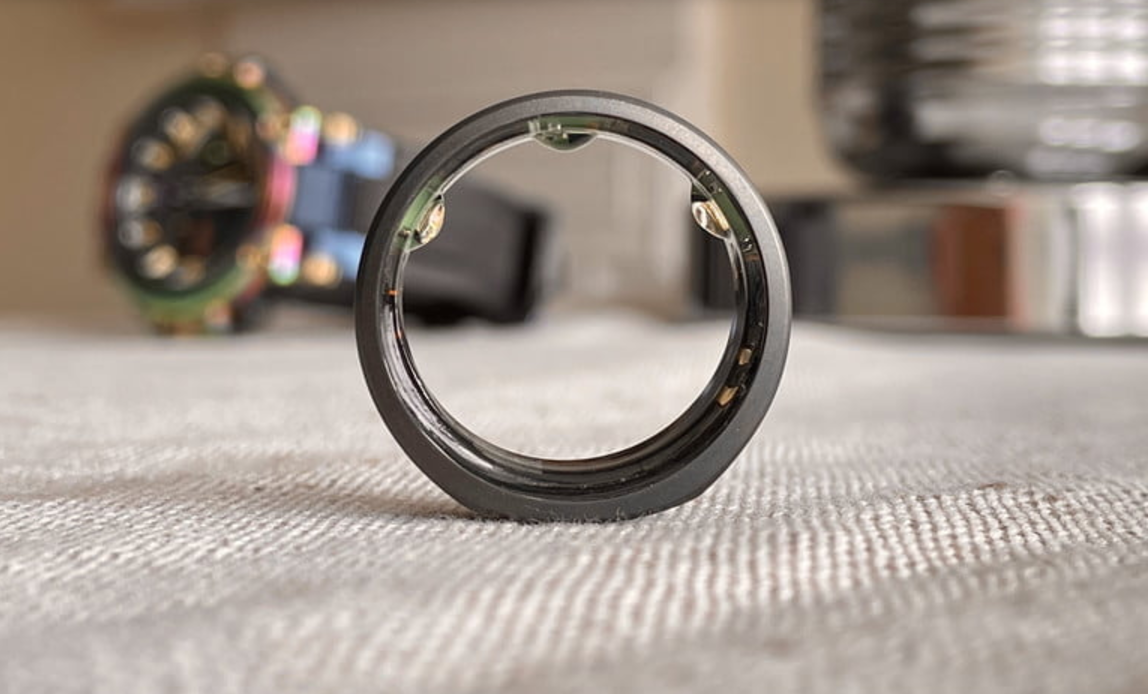 Oura Ring in use